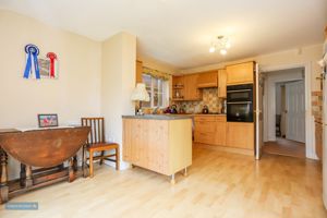 Kitchen/Breakfast Room- click for photo gallery